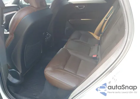 2022 Volvo Xc60 B5 Inscription z USA, uszkodzony, nr VIN YV4L12RL7N1091897